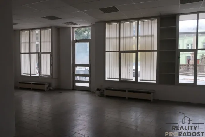 Pronájem obchodního prostoru, Holešov, nám. Dr. E. Beneše, 80 m2