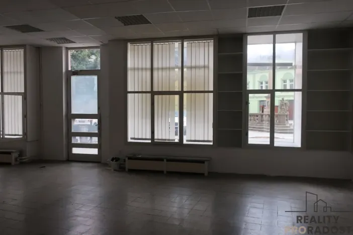 Pronájem obchodního prostoru, Holešov, nám. Dr. E. Beneše, 80 m2