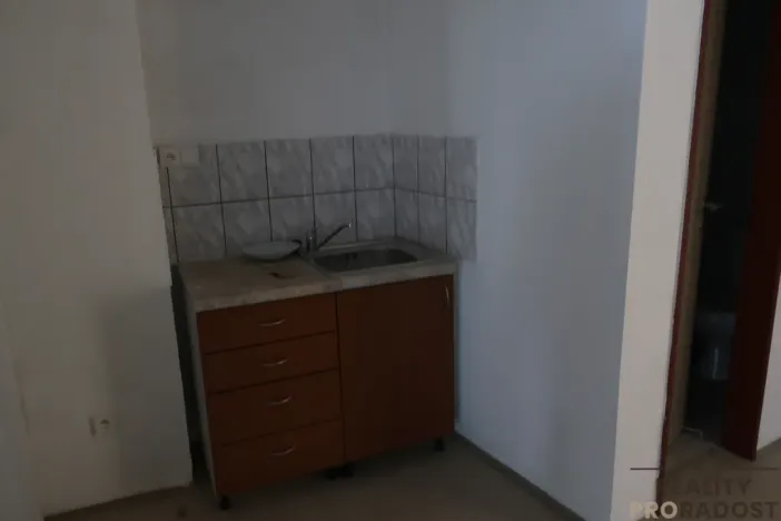 Pronájem obchodního prostoru, Holešov, nám. Dr. E. Beneše, 80 m2