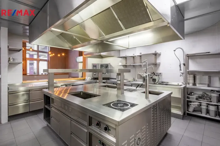 Pronájem restaurace, Praha - Stodůlky, Tlumačovská, 365 m2