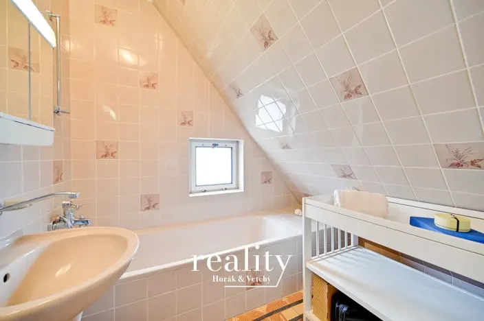 Prodej rodinného domu, Hodonice, 480 m2