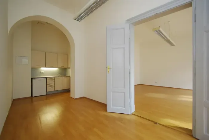 Pronájem kanceláře, Praha - Smíchov, Štefánikova, 70 m2