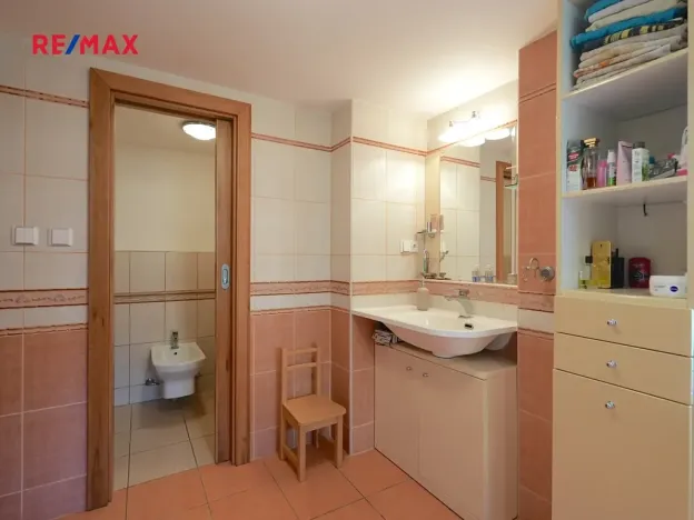 Prodej kanceláře, Lomnice, 298 m2