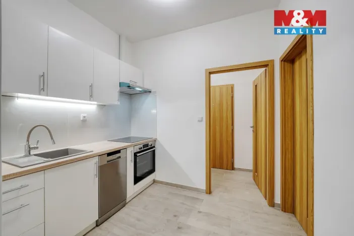 Pronájem bytu 1+1, Plzeň - Jižní Předměstí, Husova, 34 m2