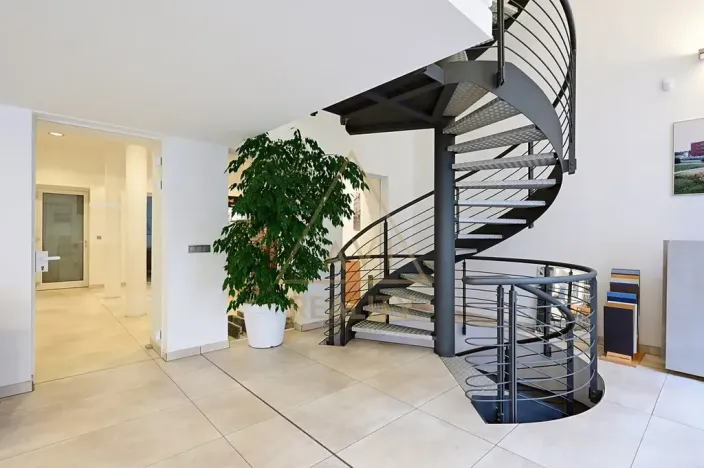 Pronájem obchodního prostoru, Praha - Vršovice, Černomořská, 364 m2