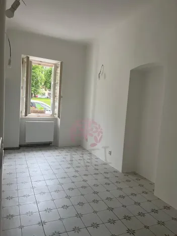 Pronájem obchodního prostoru, Kostelec nad Černými lesy, náměstí Smiřických, 70 m2