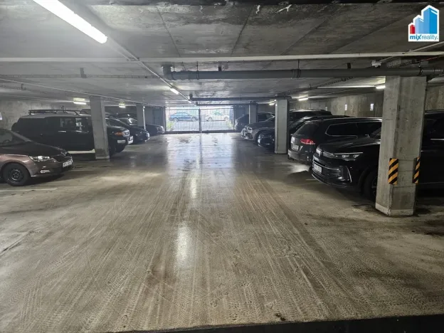 Pronájem garážového stání, Plzeň - Jižní Předměstí, Kollárova, 20 m2