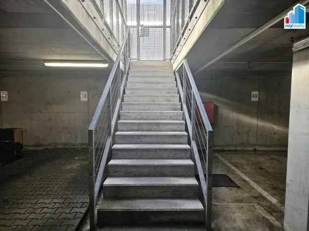 Pronájem garážového stání, Plzeň - Jižní Předměstí, Kollárova, 20 m2