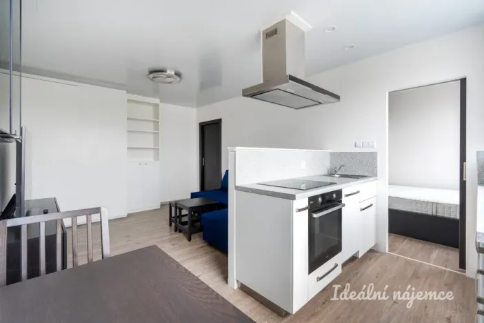 Pronájem bytu 2+kk, Praha - Modřany, Lysinská, 32 m2
