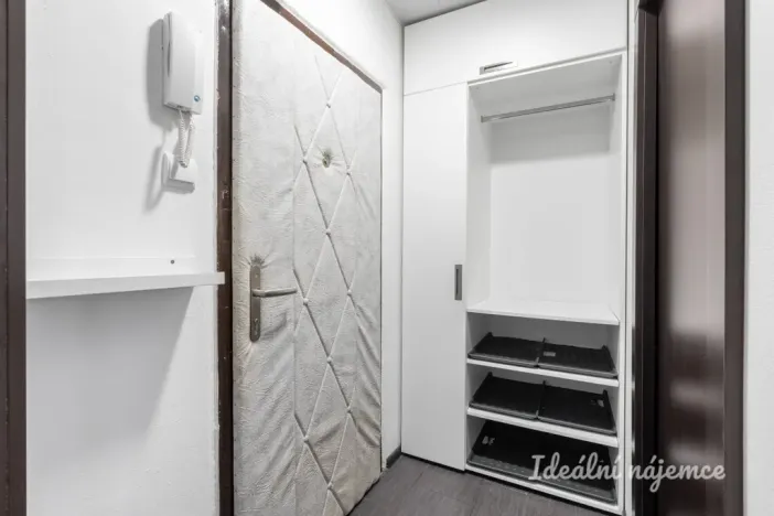 Pronájem bytu 2+kk, Praha - Modřany, Lysinská, 32 m2