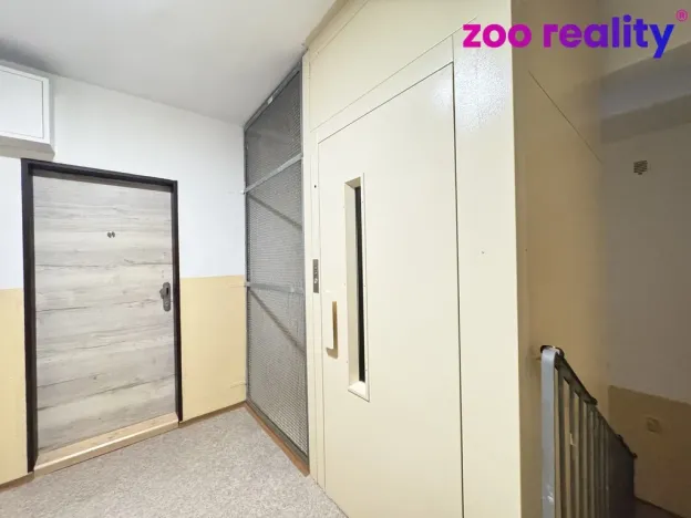 Prodej bytu 3+1, Chomutov, Vítězslava Nezvala, 66 m2