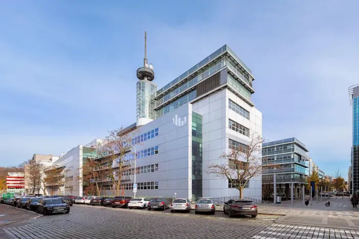 Pronájem kanceláře, Praha - Smíchov, Radlická, 881 m2
