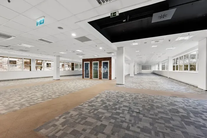 Pronájem kanceláře, Praha - Smíchov, Radlická, 881 m2