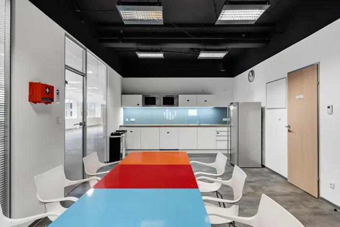 Pronájem kanceláře, Praha - Smíchov, Radlická, 881 m2