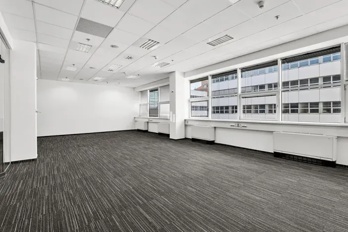 Pronájem kanceláře, Praha - Smíchov, Radlická, 495 m2