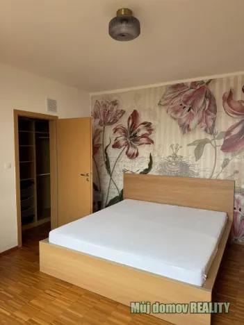 Pronájem bytu 2+kk, Praha - Dolní Měcholupy, Kryšpínova, 65 m2
