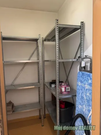 Pronájem bytu 2+kk, Praha - Dolní Měcholupy, Kryšpínova, 65 m2