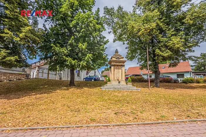 Prodej rodinného domu, Praha - Dolní Počernice, Listopadová, 302 m2