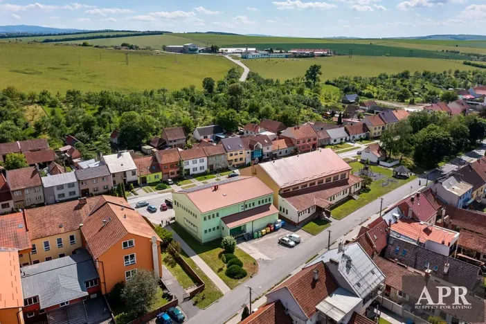 Pronájem obchodního prostoru, Šumice, 270 m2