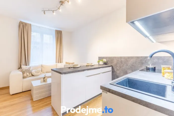 Pronájem bytu 2+1, Praha - Smíchov, Bieblova, 58 m2