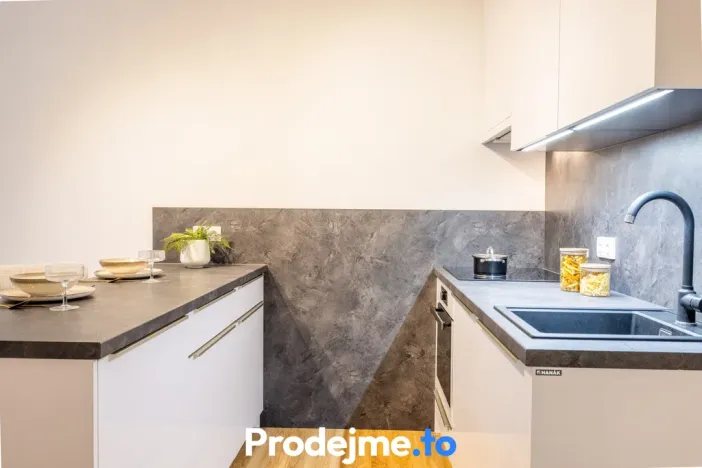 Pronájem bytu 2+1, Praha - Smíchov, Bieblova, 58 m2