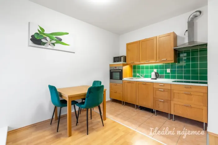 Pronájem bytu 1+kk, Praha - Kyje, Sicherova, 33 m2