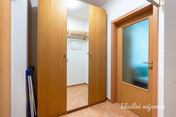 Pronájem bytu 1+kk, Praha - Kyje, Sicherova, 33 m2