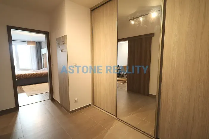 Pronájem bytu 2+kk, Praha - Strašnice, Zvěřinova, 121 m2