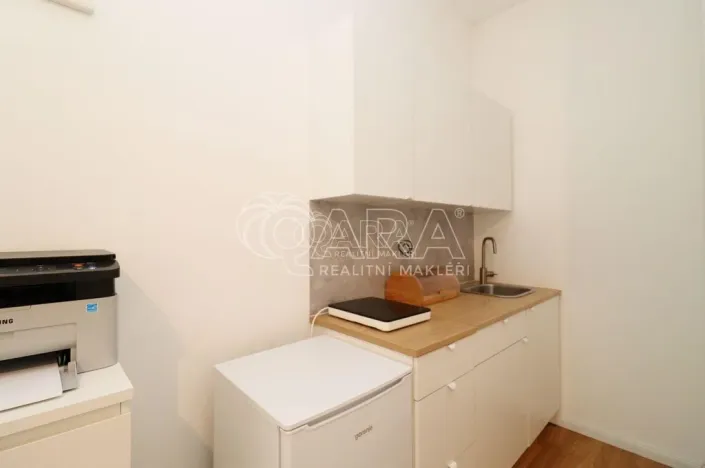 Pronájem bytu 1+kk, Praha, 29 m2