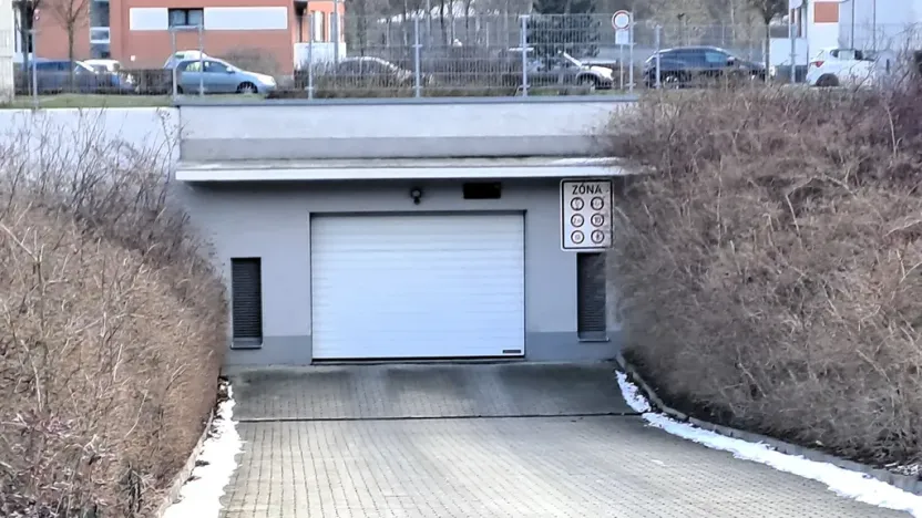 Pronájem garážového stání, Praha - Háje, Jurkovičova, 16 m2