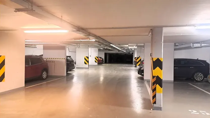 Pronájem garážového stání, Praha - Háje, Jurkovičova, 16 m2