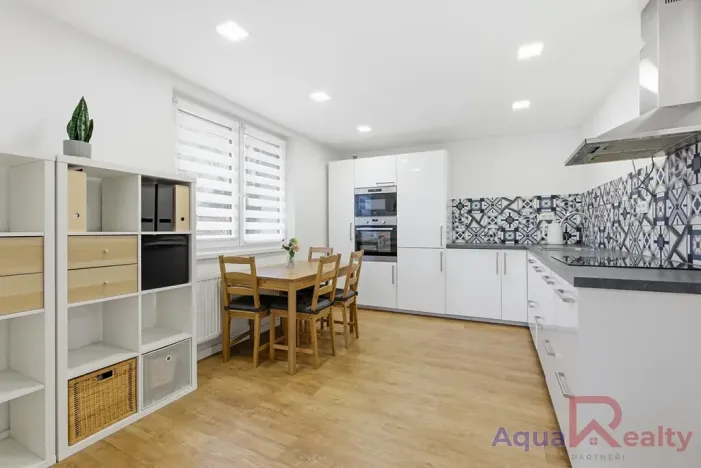 Prodej bytu 2+1, Ostrov, Masarykova, 51 m2