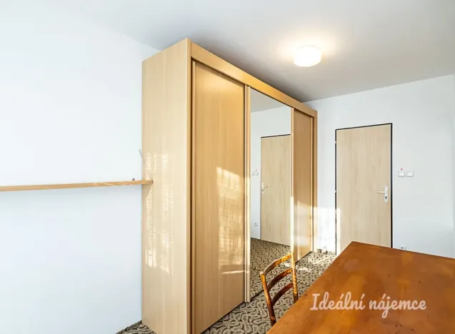 Pronájem bytu 3+1, Praha - Troja, Krosenská, 69 m2