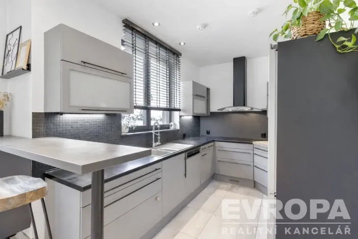 Prodej rodinného domu, Tuchoměřice, Pod Hájem, 205 m2