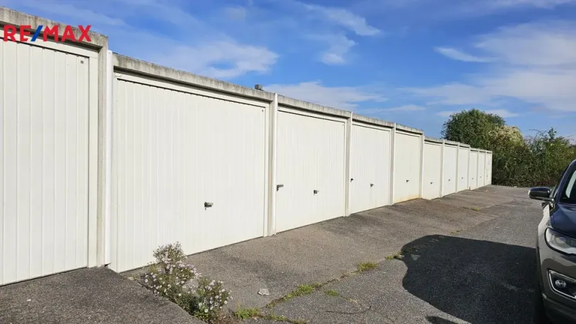 Pronájem garáže, Praha, Zakrytá, 17 m2