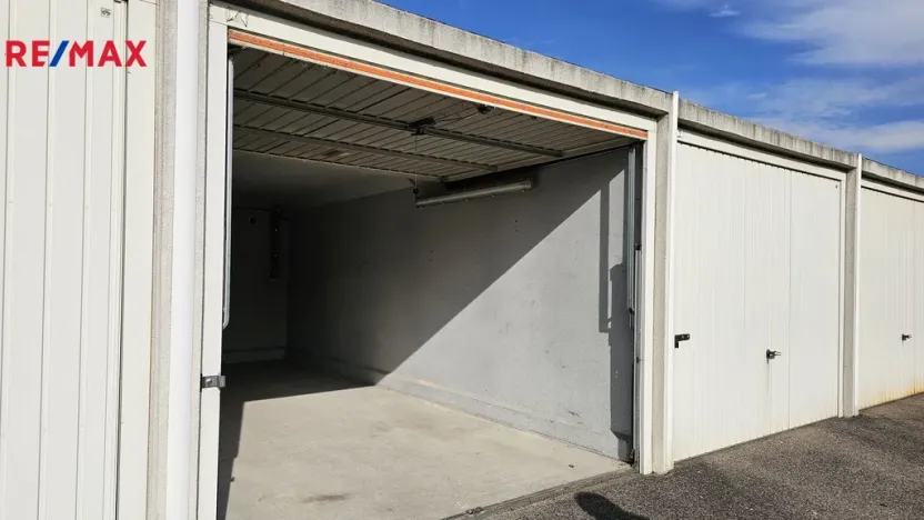 Pronájem garáže, Praha, Zakrytá, 17 m2