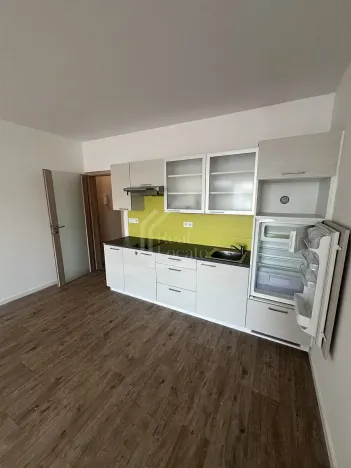 Pronájem bytu 1+kk, Praha - Vršovice, Pod soutratím, 37 m2