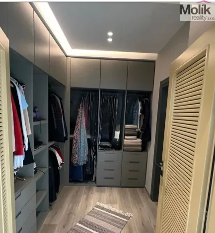 Prodej bytu 4+kk, Vlora, 204 m2