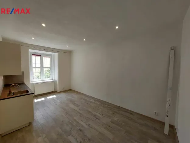 Pronájem bytu 1+kk, Praha - Bubeneč, dr. Zikmunda Wintra, 30 m2