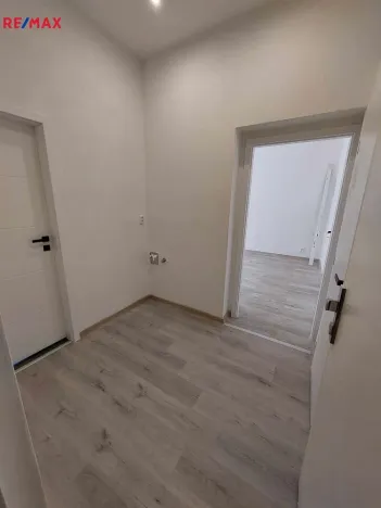 Pronájem bytu 1+kk, Praha - Bubeneč, dr. Zikmunda Wintra, 30 m2
