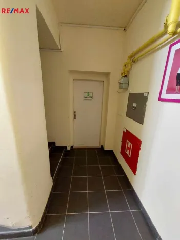 Pronájem bytu 1+kk, Praha - Bubeneč, dr. Zikmunda Wintra, 30 m2