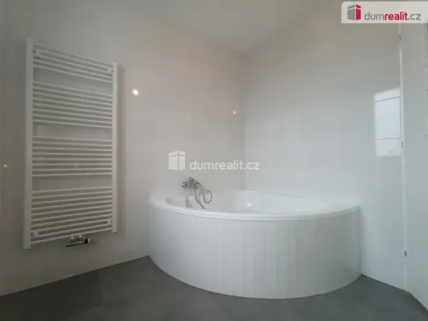 Pronájem bytu 2+1, Karlovy Vary - Doubí, Lesní, 58 m2