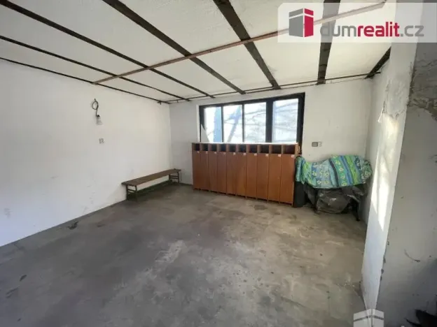 Pronájem garáže, Luhačovice, V Drahách, 30 m2