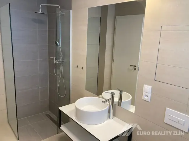 Pronájem bytu 1+kk, Zlín, Lorencova, 30 m2