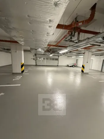 Pronájem garážového stání, Praha - Hloubětín, Poděbradská, 15 m2