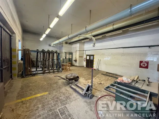 Prodej výrobních prostor, Lánov - Prostřední Lánov, 740 m2