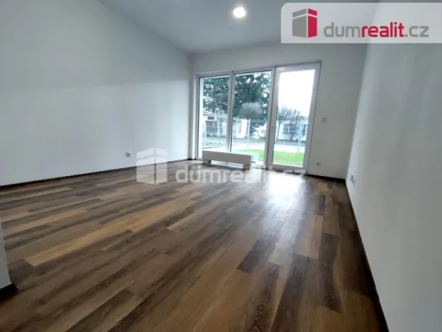 Pronájem bytu 1+kk, Otrokovice, tř. Spojenců, 36 m2