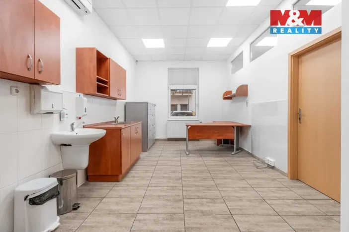 Pronájem obchodního prostoru, Ústí nad Labem - Severní Terasa, Šrámkova, 44 m2