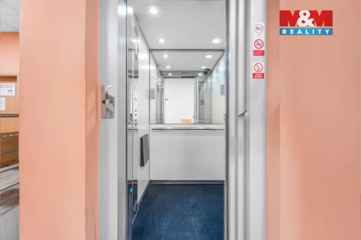 Pronájem obchodního prostoru, Ústí nad Labem - Severní Terasa, Šrámkova, 32 m2