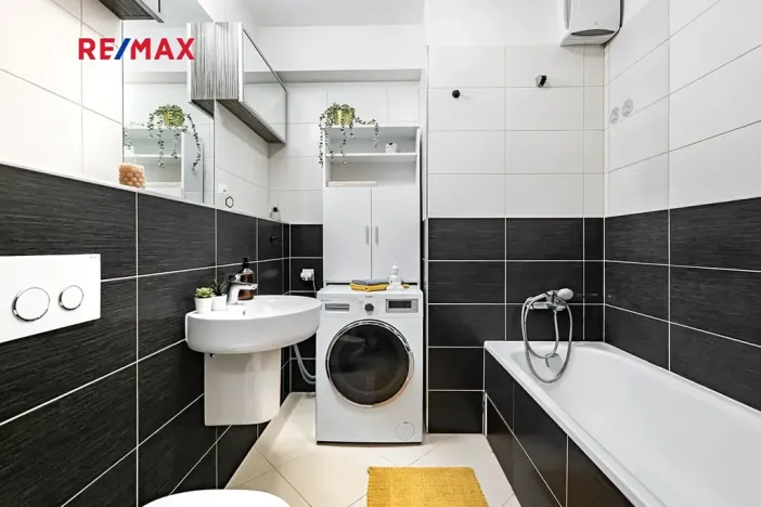 Pronájem bytu 1+kk, Praha - Horní Měcholupy, Padovská, 35 m2